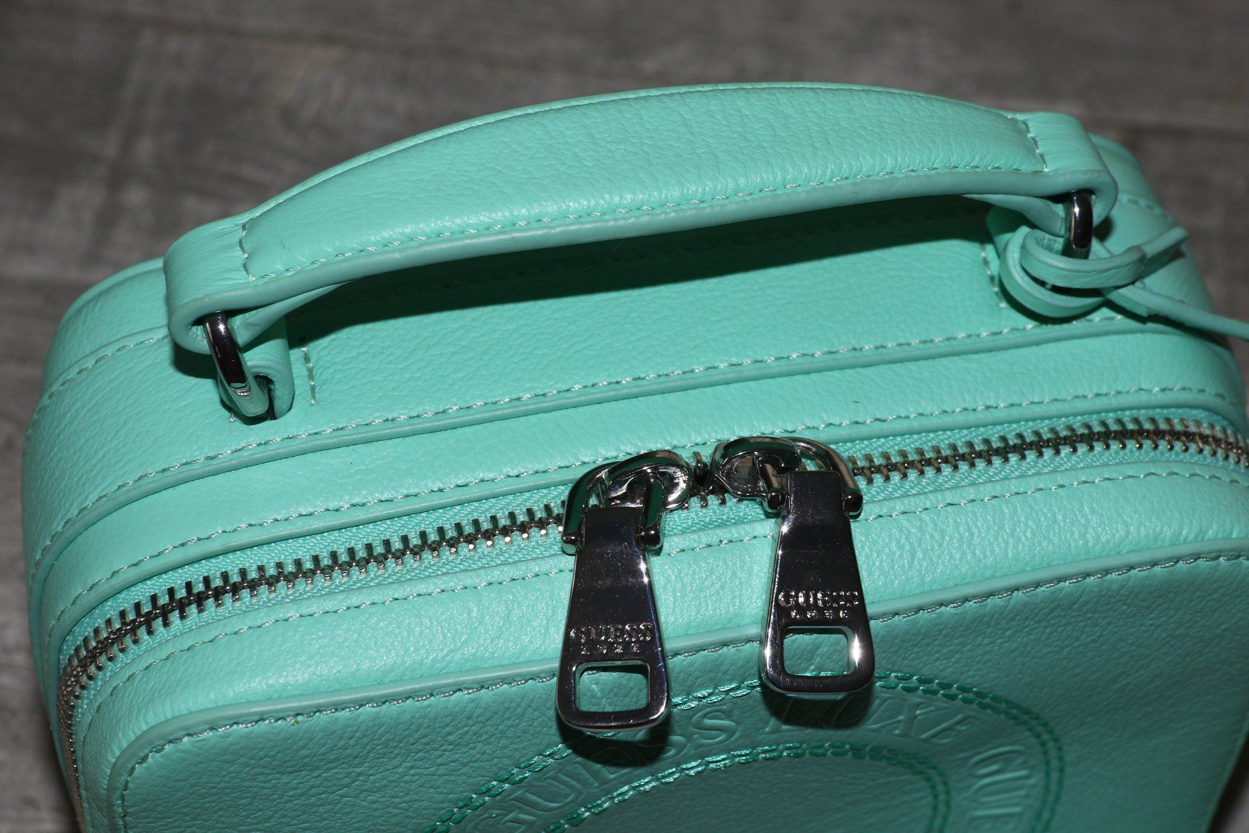 Guess Borse da donna: Neue hübsche GUESS Tasche – Nuovo e nell'imballaggio originale da Oberwil-Lieli venduto da Svetlana28 5