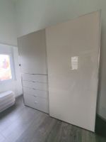 Hochwertige Kleiderschrank von Firma  Jutzler mit Schiebetür