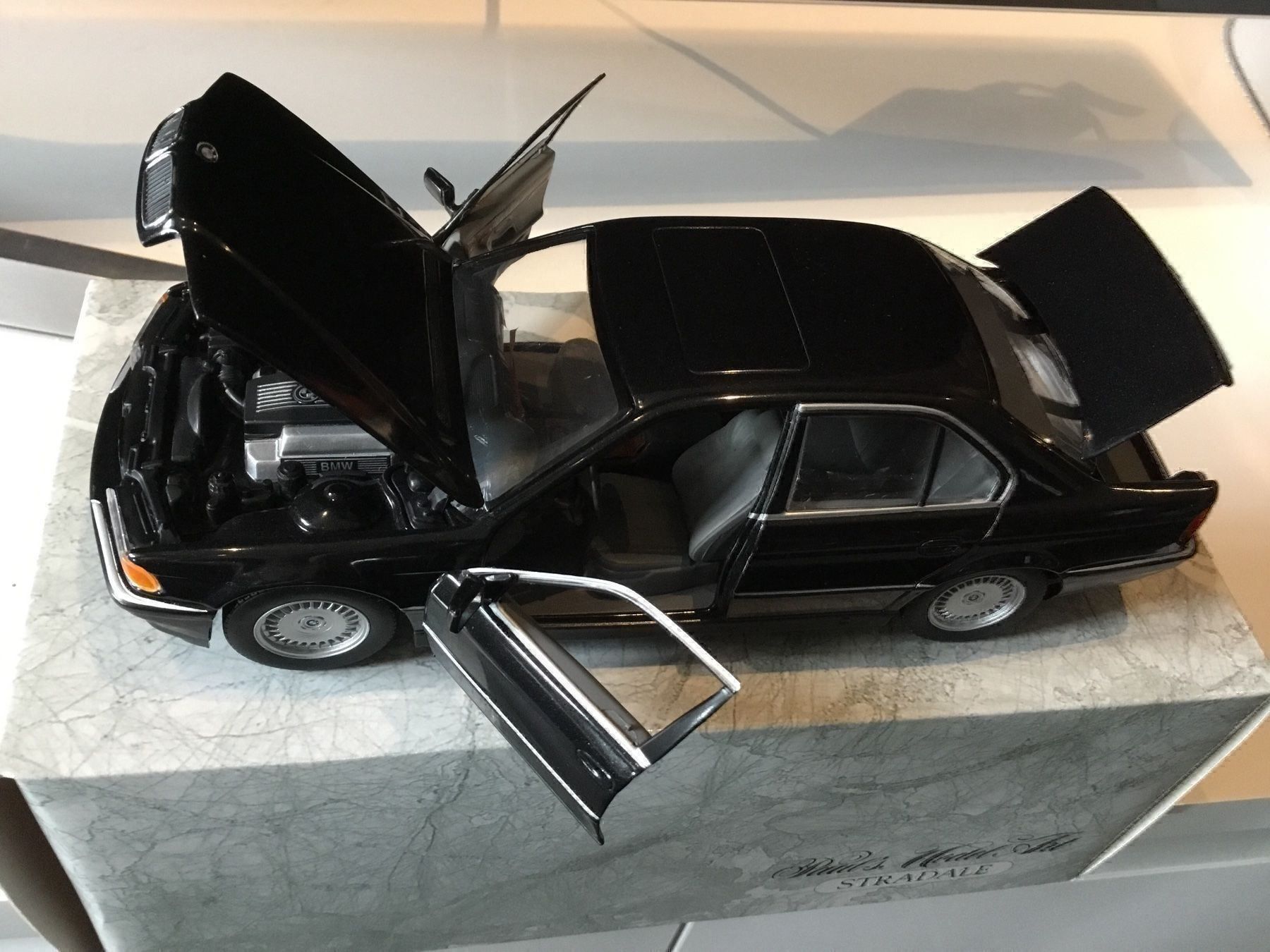BMW Modellini d'auto: BMW 740 i im Massstab 1:24 – Nuovo e nell'imballaggio originale da Erlenbach im Simmental venduto da Model_box 5