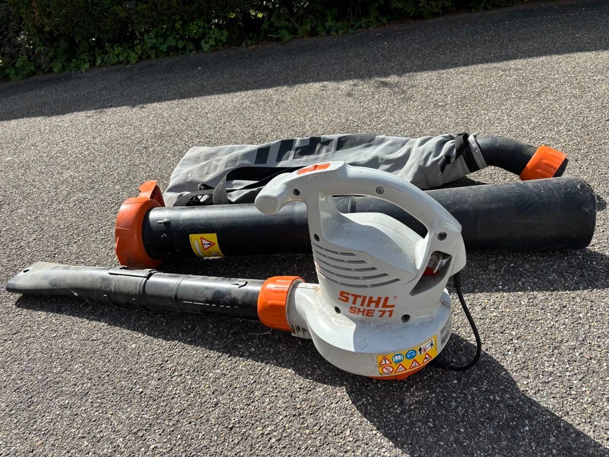 Stihl Soffiatori & Aspiratori per foglie: Stihl SHE 71 Elektro Laubsauger/-bläser – Usato da Reinach BL venduto da mwfly