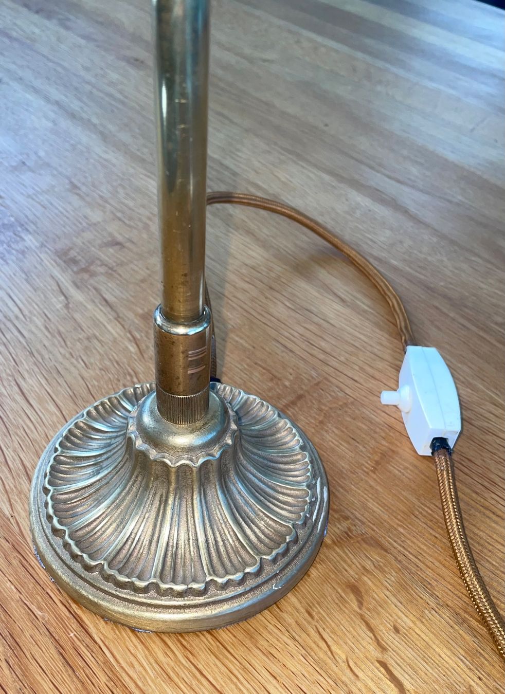 Lampen: Antike Tischlampe Jugendstil Opalglas mit Messingfuss – Gebraucht aus Büsserach von Urkundenflora 6