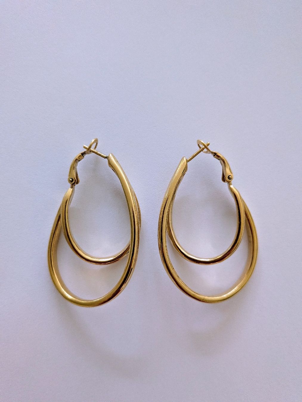 Ohrringe & -stecker: Gold tone hoop earrings  – Gebraucht aus Lachen SZ von joa_rf9n