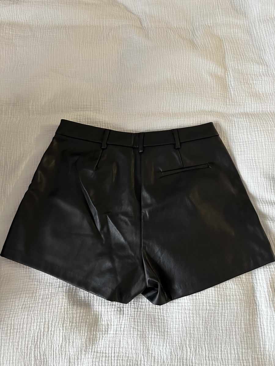Asos Pantaloni: Asos Ledershorts – Nuovo (secondo la descrizione) da Zürich venduto da jennixrk