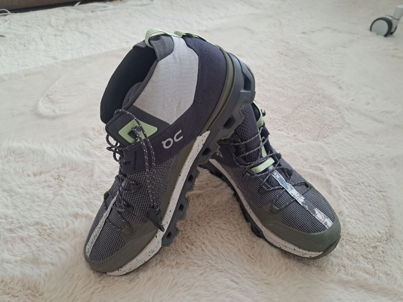 On Chaussures hommes: On Cloud Waterproof Schuhe Grösse EU 43 – D'occasion à Steffisburg par Ch_Leo2865