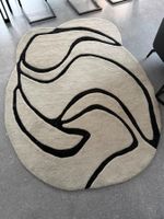 Individueller moderner Teppich aus Indien