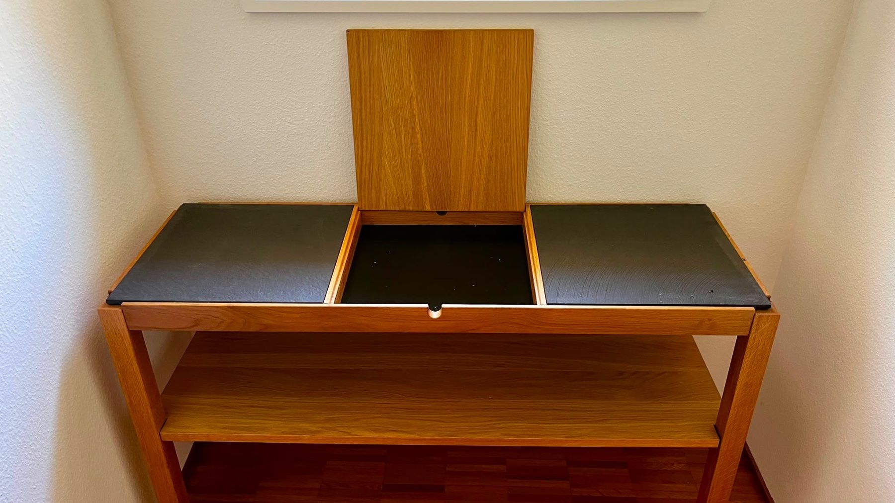 Tische: Tisch mit Aufklappfach Holz& Schiefer – Gebraucht aus Münchenstein von sil_h6c9 2