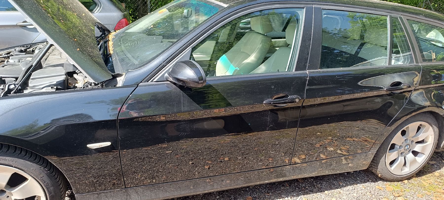 BMW Tutti pezzi di ricambio auto: Türe VL E90 E91 Schwarz Metallic 475 – Usato da Zihlschlacht venduto da bra_tr2r
