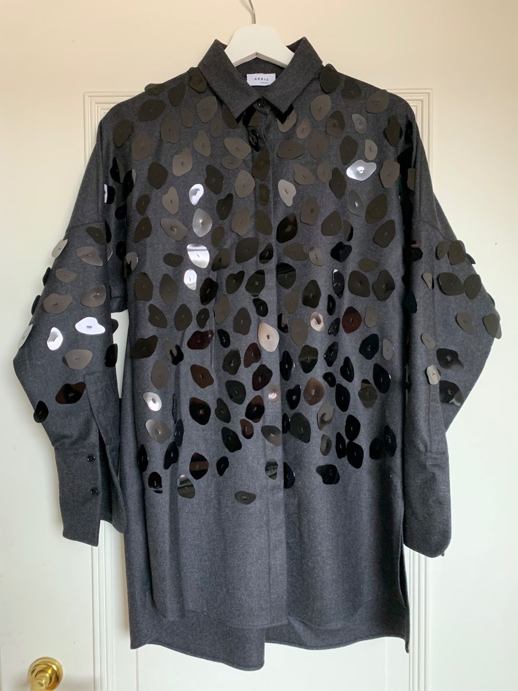 Akris Camicette: Eye catching embellished blouse Akris Punto – Nuovo (secondo la descrizione) da Sankt Gallen venduto da DDDAAA