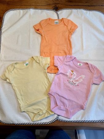 3 Baby Bodys 0-3 Monate 