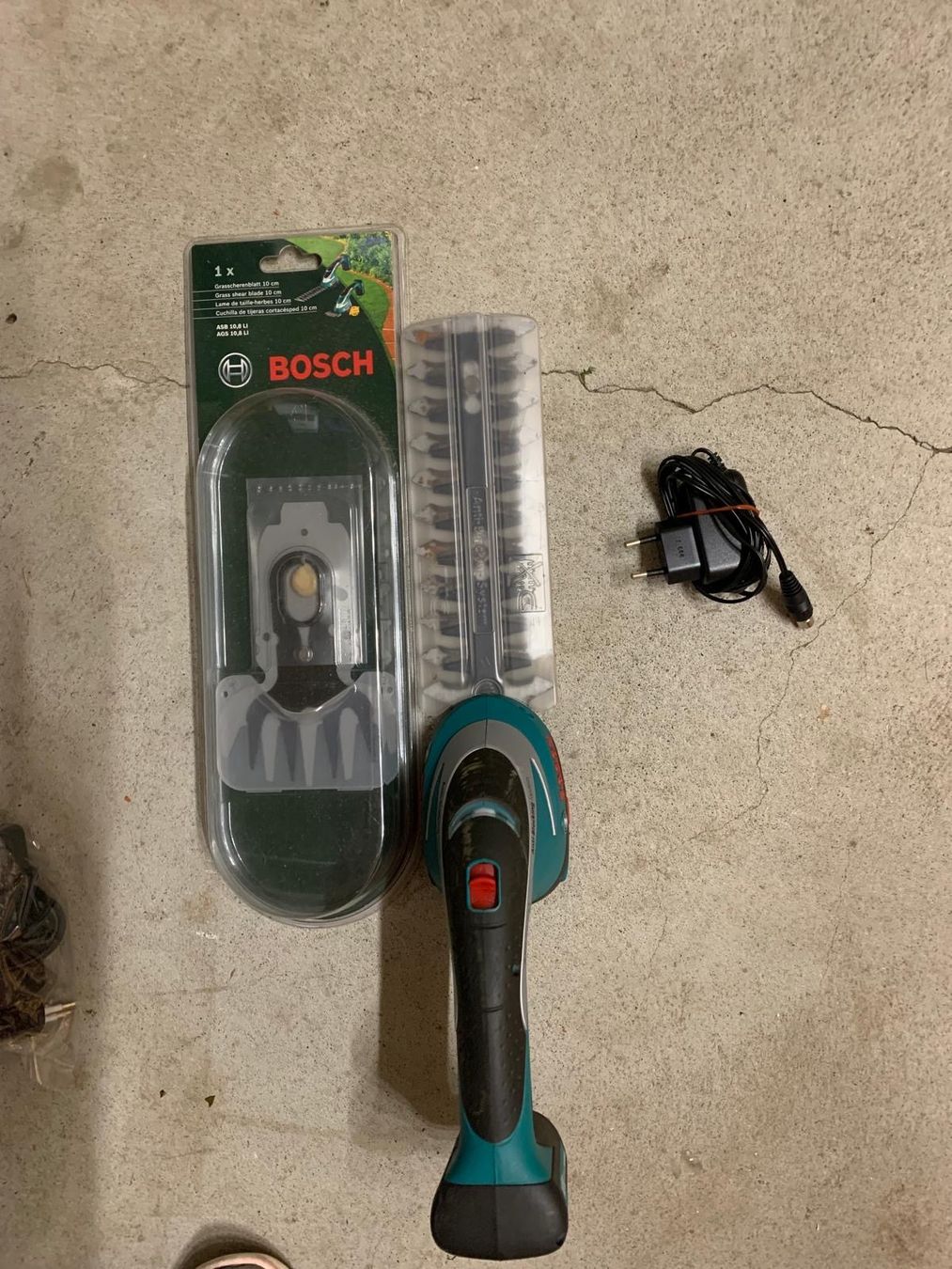 Bosch Alle Werkzeuge: Gras und Strauch Scheren-Set – Gebraucht aus Winterthur von Worre 1