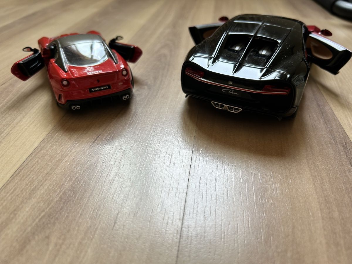 Modellautos: Modellautos Ferrari und Bugatti neuwertig  – Neu (gemäss Beschreibung) aus Oftringen von Solima 2