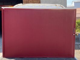 Metallschrank mit Rollladen