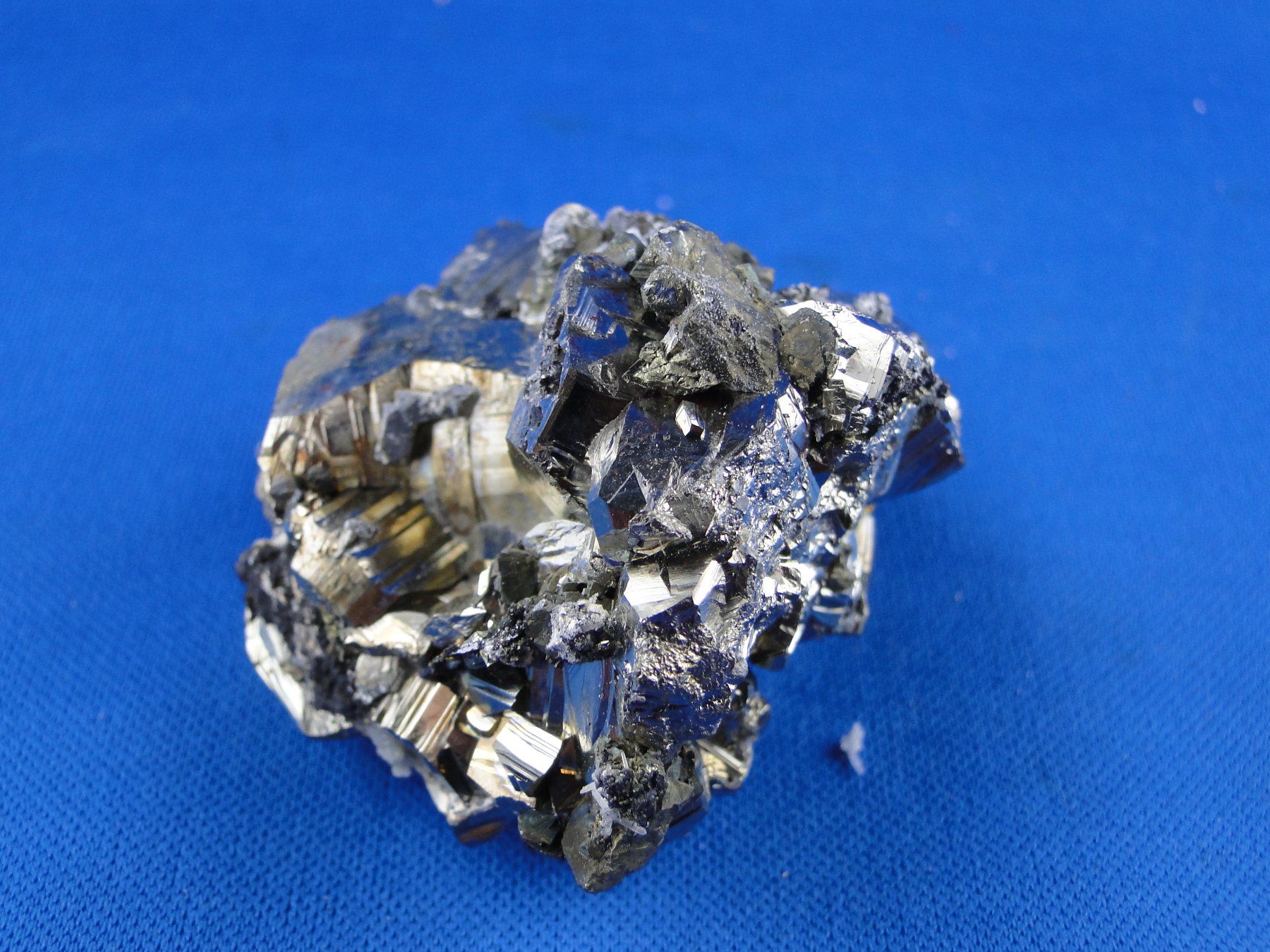 Minerali & Pietre curative: Pyrit-Schwimmer – Usato da Schinznach Bad venduto da Demerald 1