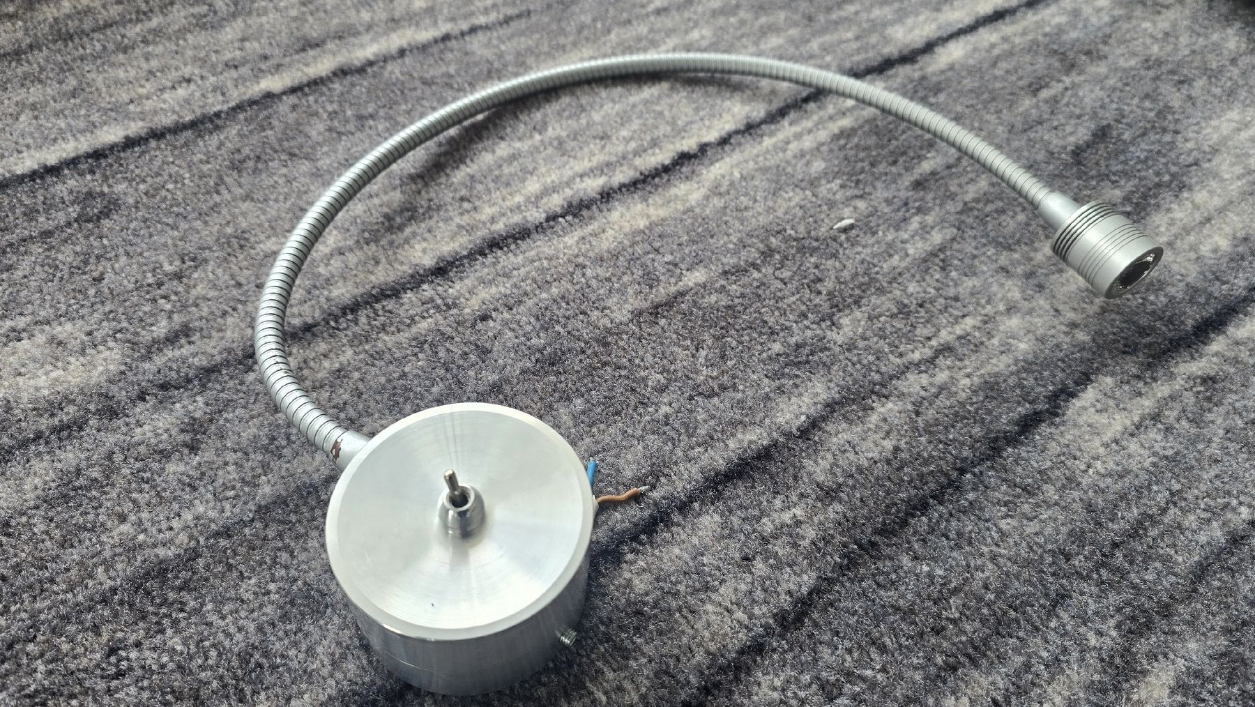 Lampen: Schwanenhals LED Leselampe – Gebraucht aus Meisterschwanden von rbrandelli