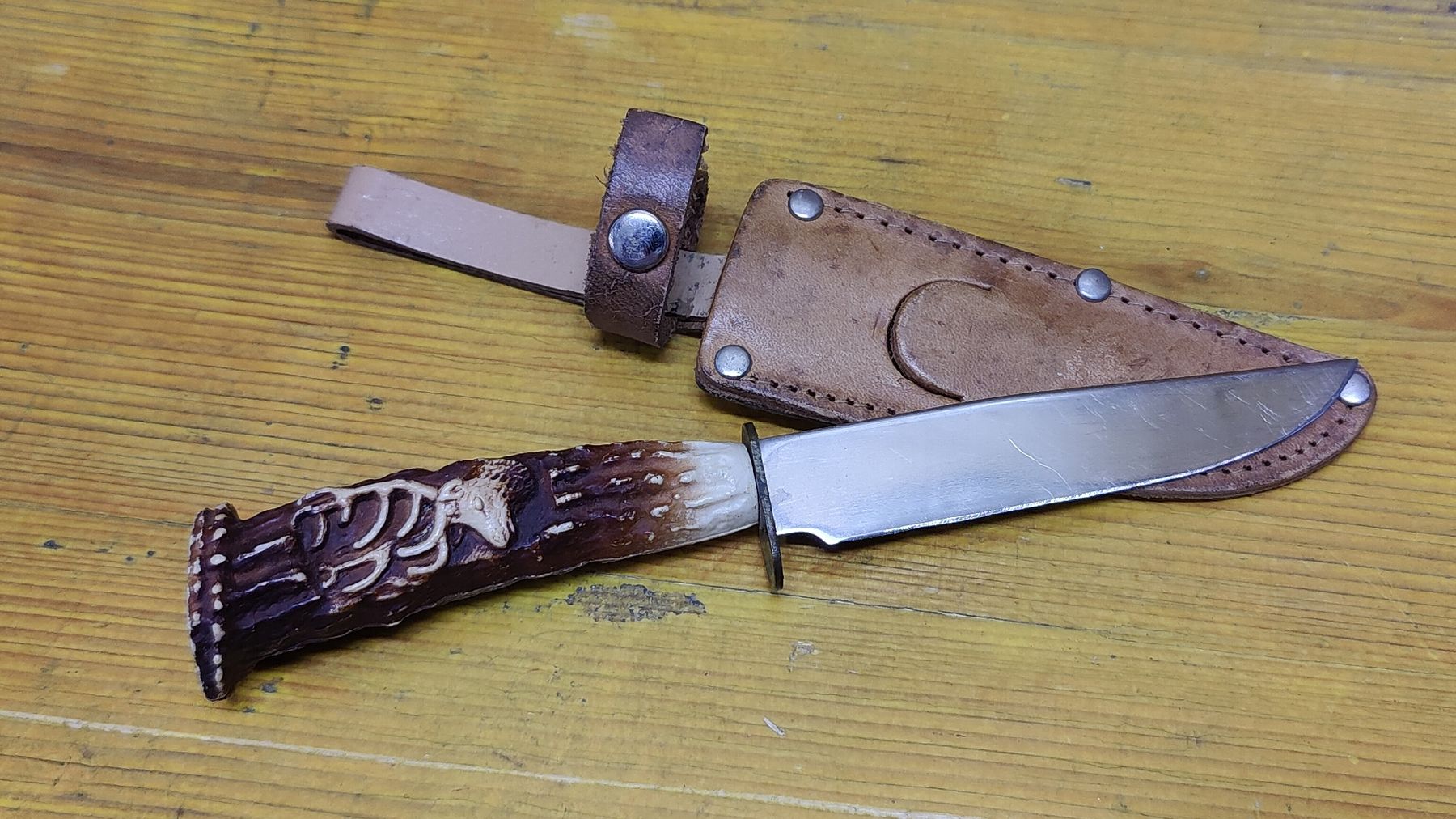 Accessori: Jagdmesser Hirschsymbol mit Scheide (L12) – Usato da Neuenhof venduto da SchnaeppliAllerlei