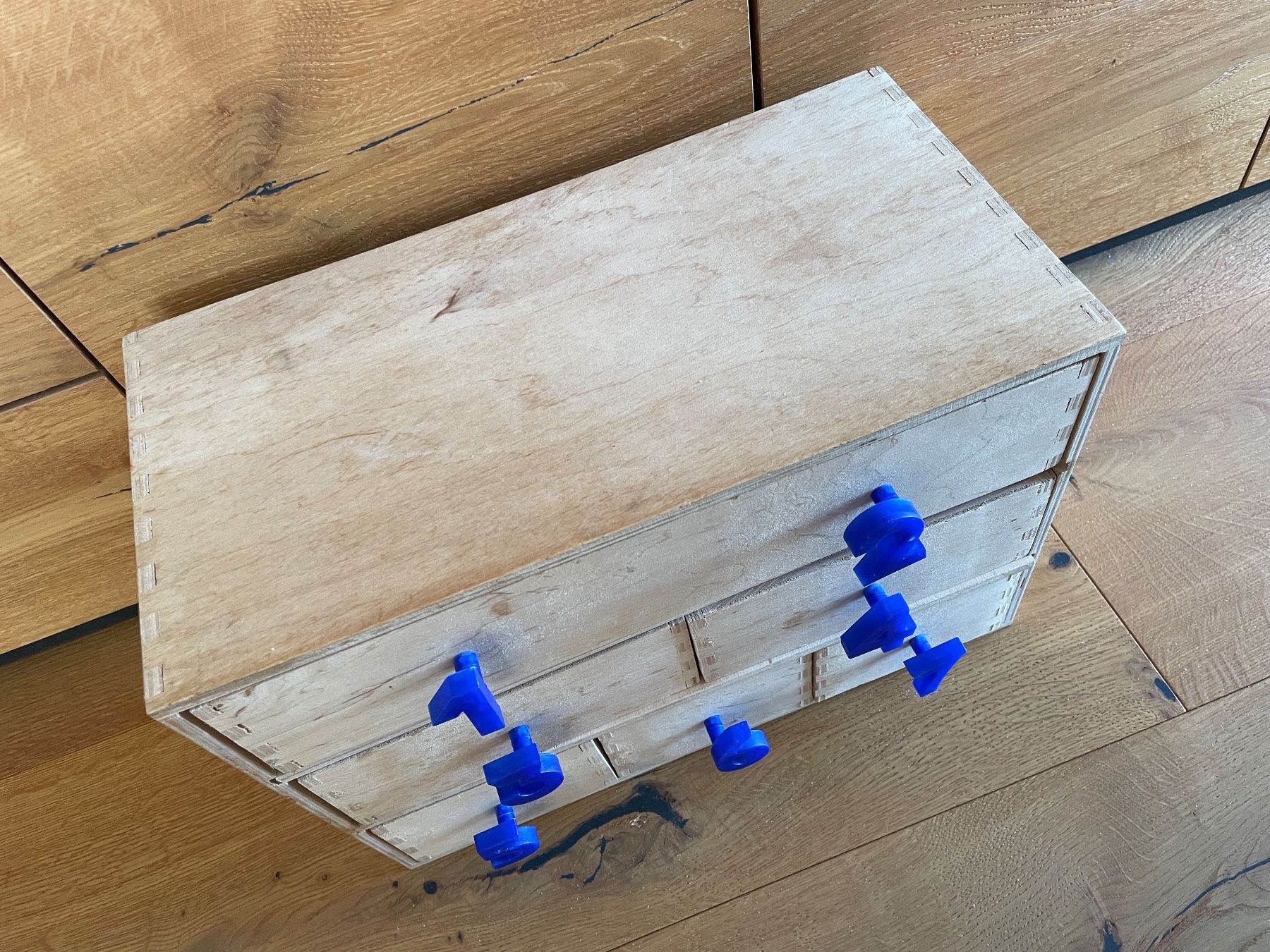 Cassettiere: Holz Schubladenkorpus / Schubladen Kommode mit Zahlen – Usato da Füllinsdorf venduto da bienli 1