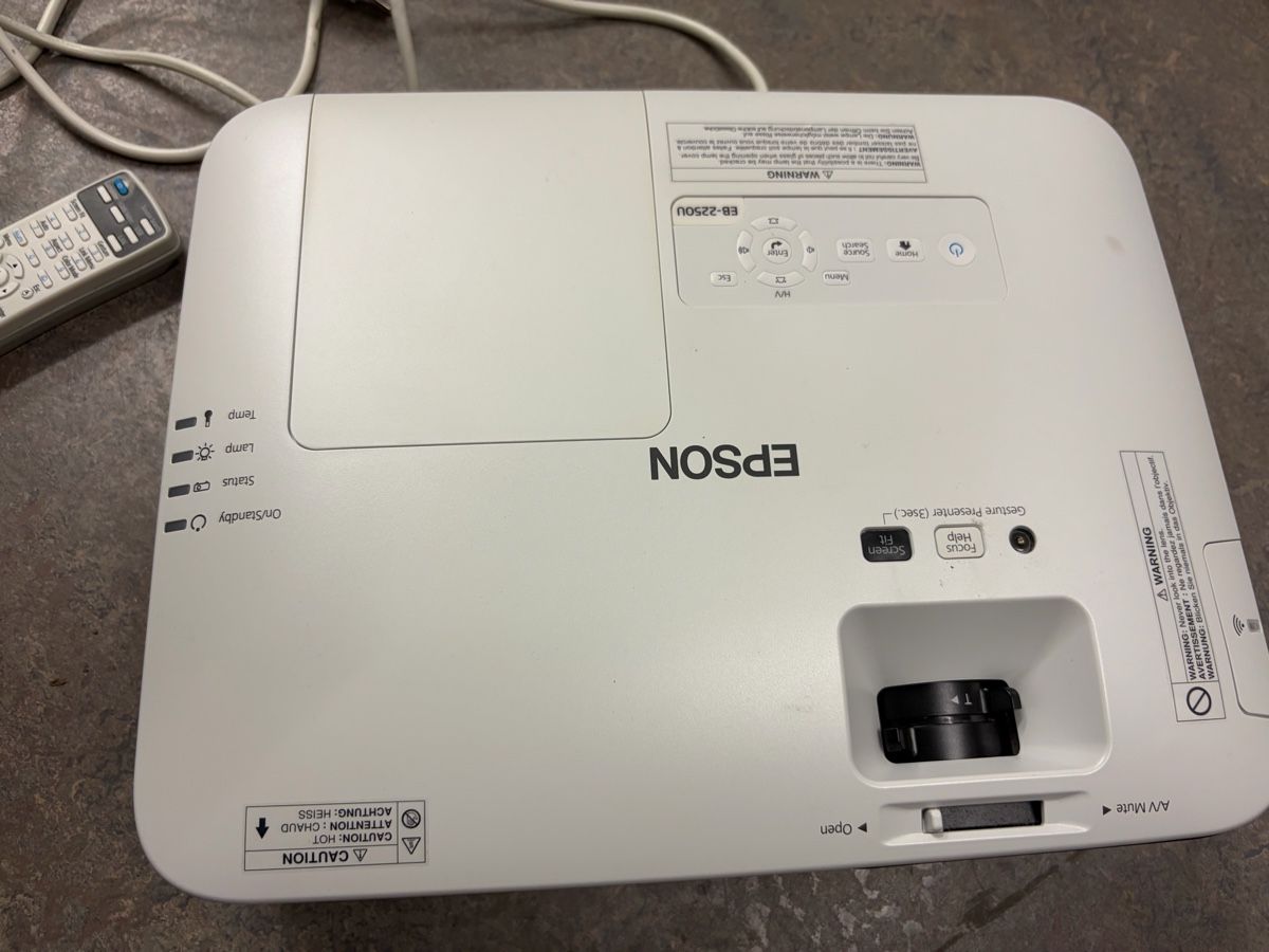 Epson Proiettori: Epson EB-2250u Beamer – Usato da Uznach venduto da pegasus101 6