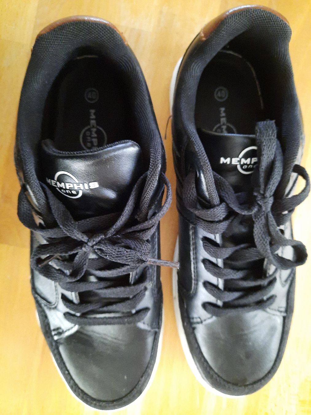 Scarpe per ragazzi: schwarze  Sneaker, Grösse 40, Schwarz, – Usato da Jonschwil venduto da sonja8472 3