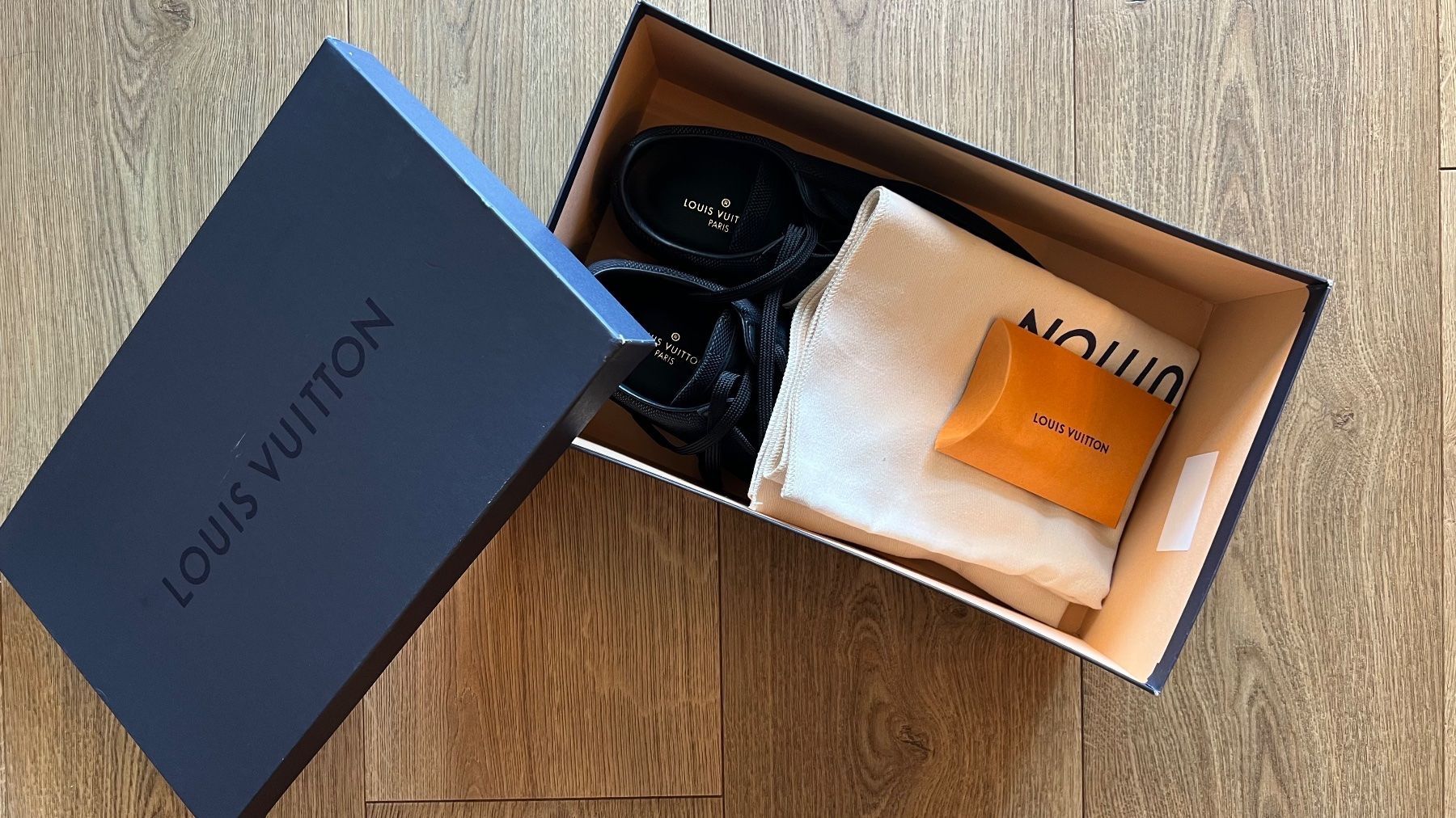 Louis Vuitton Scarpe da uomo: Louis Vuitton Sneakers noir – Nuovo (secondo la descrizione) da Wollerau venduto da Vinagoni 7