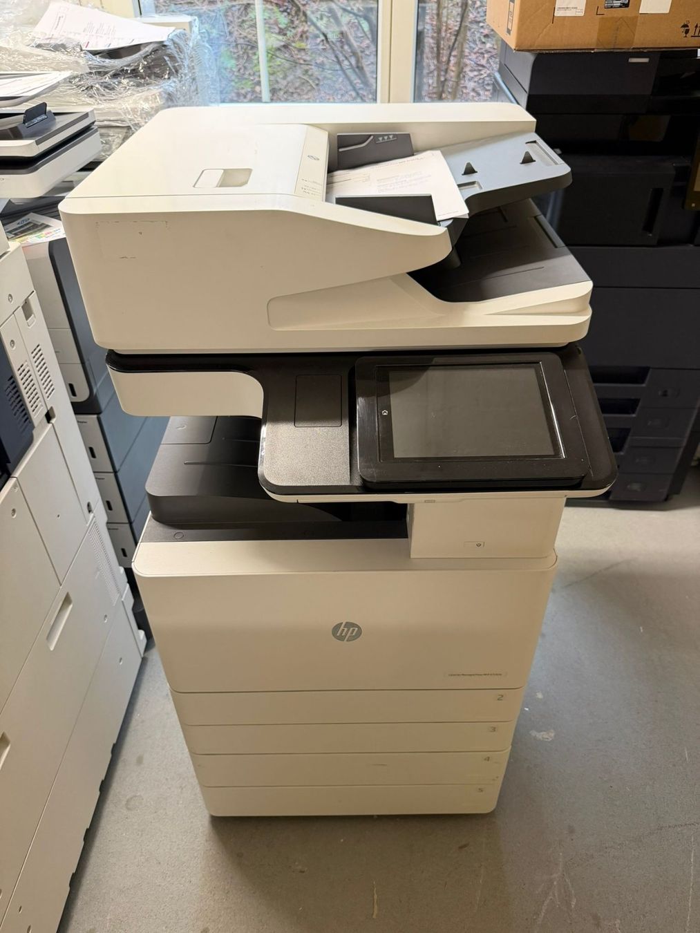 Hewlett Packard Stampanti: HP E72535 A3 Schwarzweiss Kopierer Scanner Drucker – Usato da Dottikon venduto da refurbished-IT