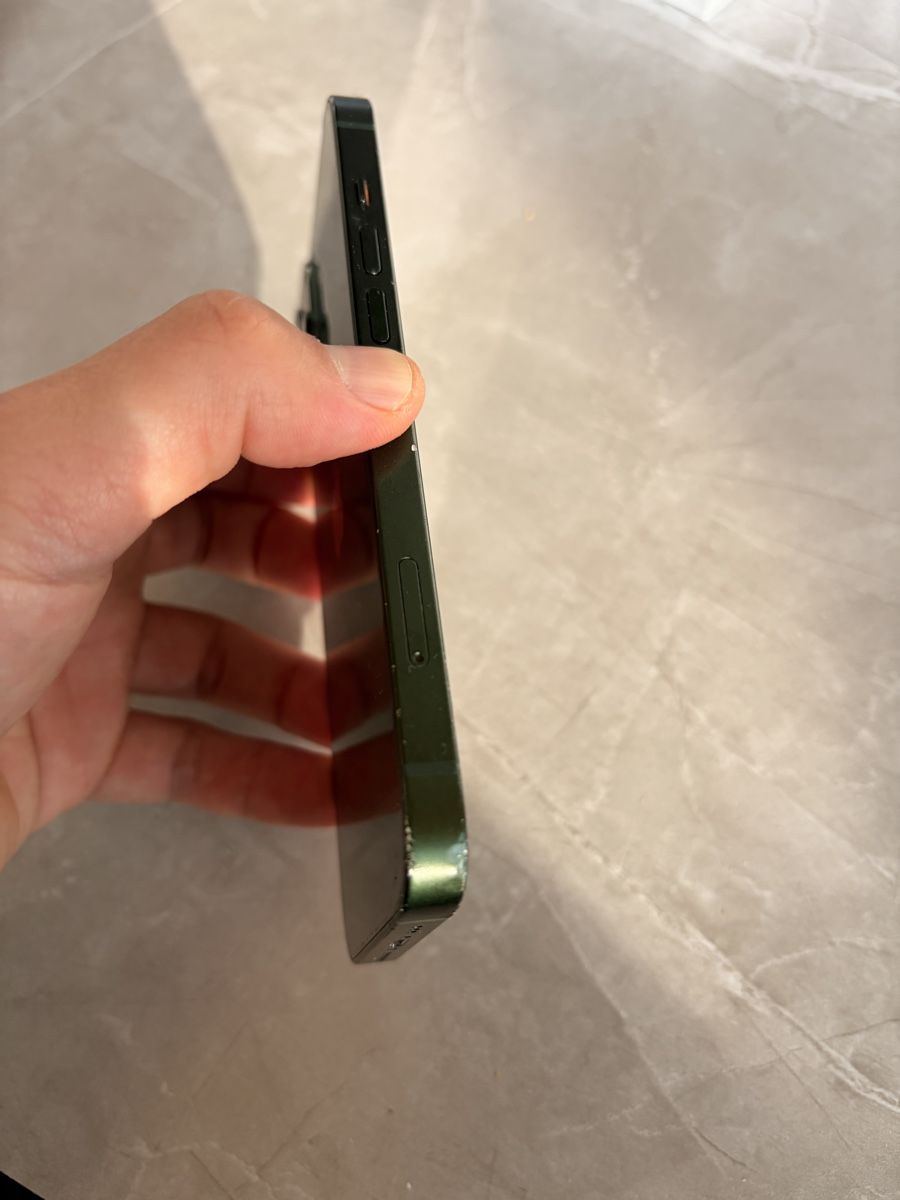Apple Portables: Iphone 13  – D'occasion à Birsfelden par Joel-94 3