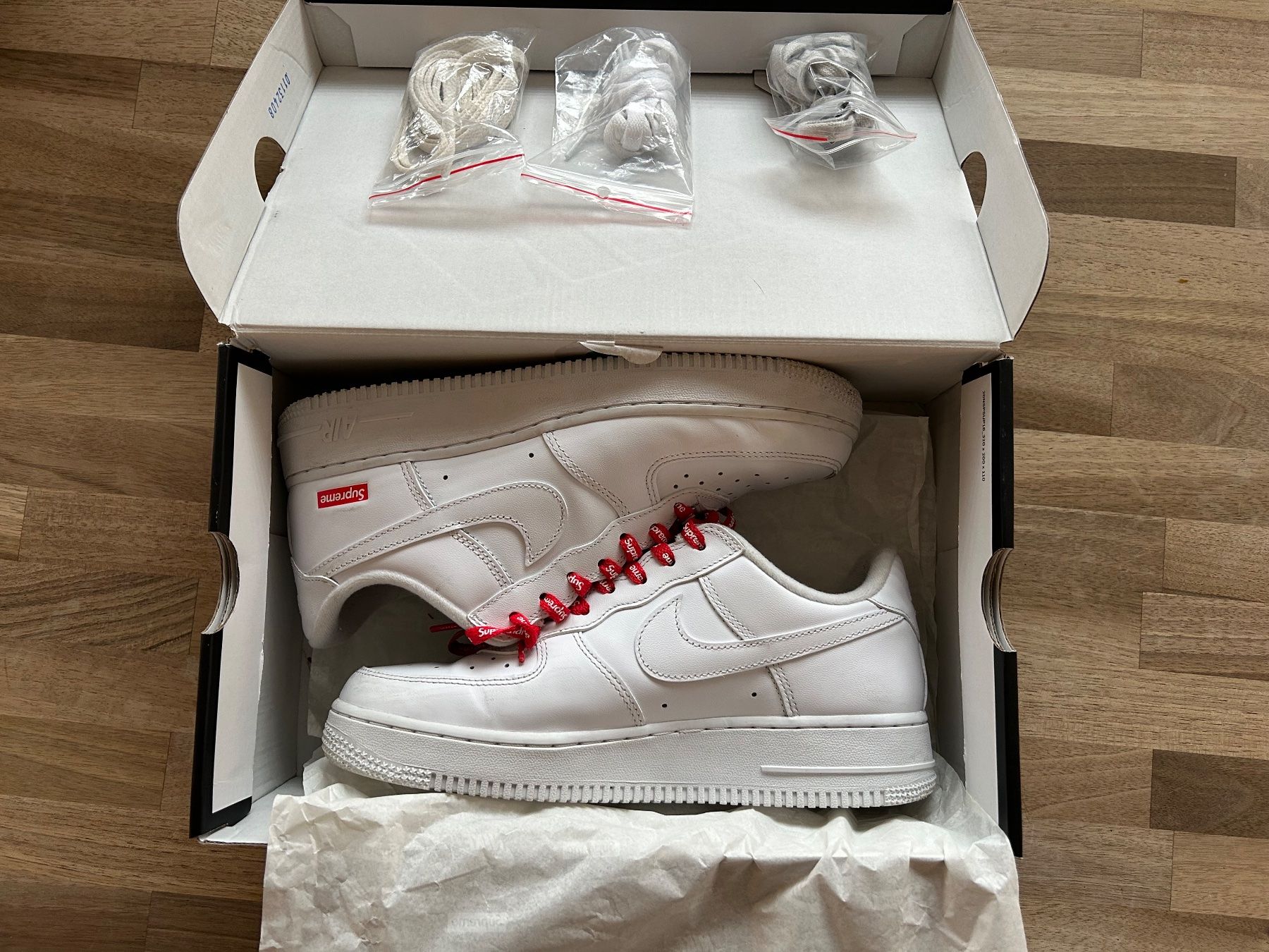 Nike Herrenschuhe: Nike Air Force 1 Low Supreme Sonderedition Grösse 40 – Gebraucht aus Oberwil-Lieli von Mhd 7