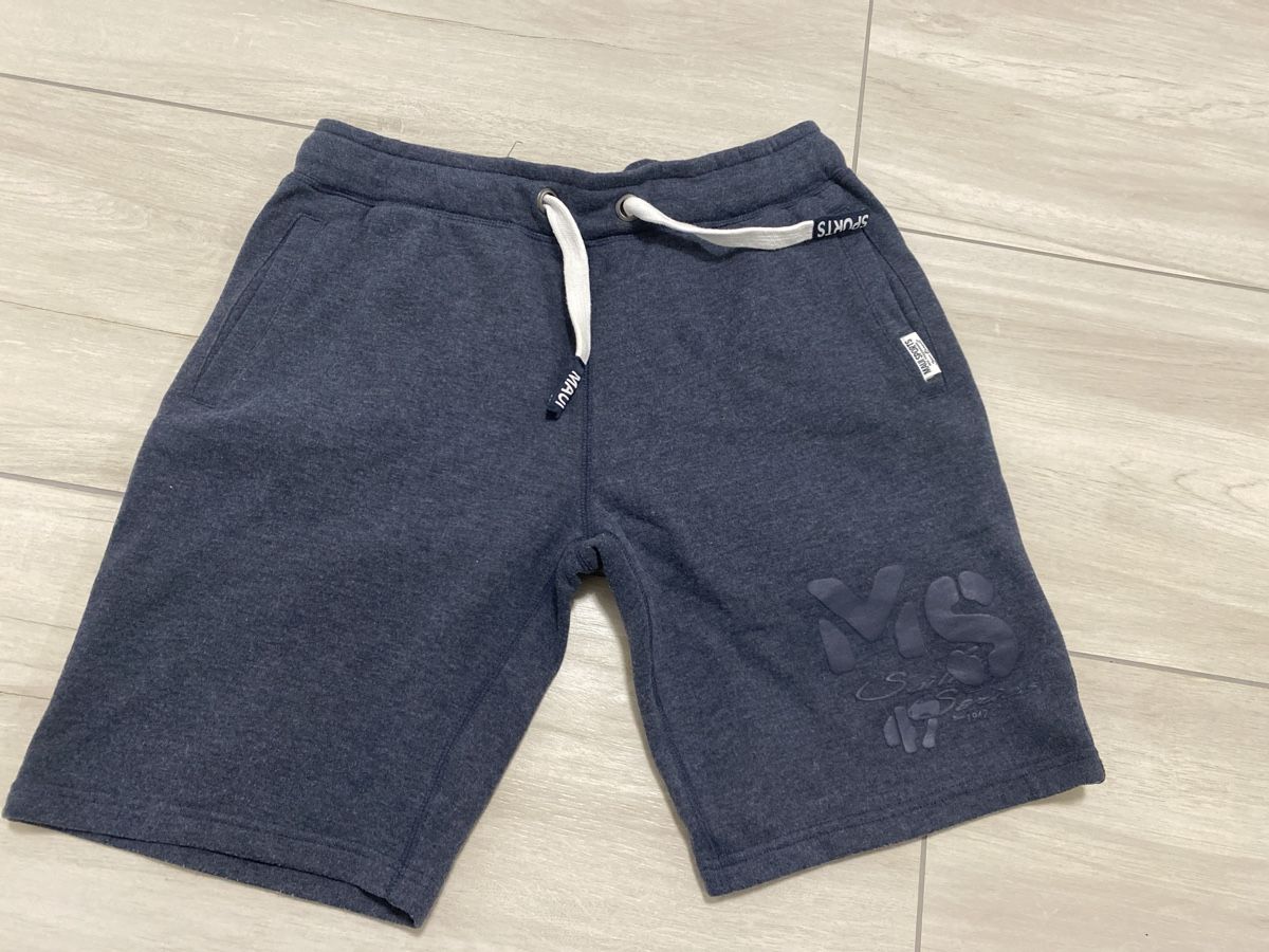 Pantaloni: Shorts – Usato da Beinwil am See venduto da lol_j8dy 1