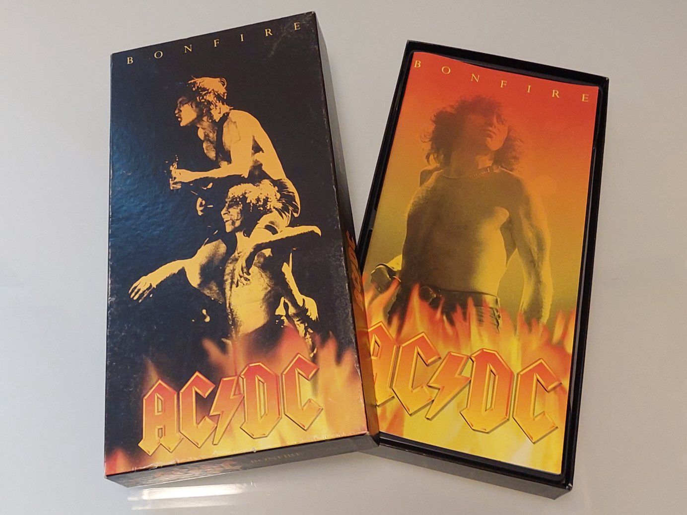 CD: AC/DC Bonfire Box-Set mit 4 CD's / Poster / Booklet – Usato da Waltenschwil venduto da Browny2 1