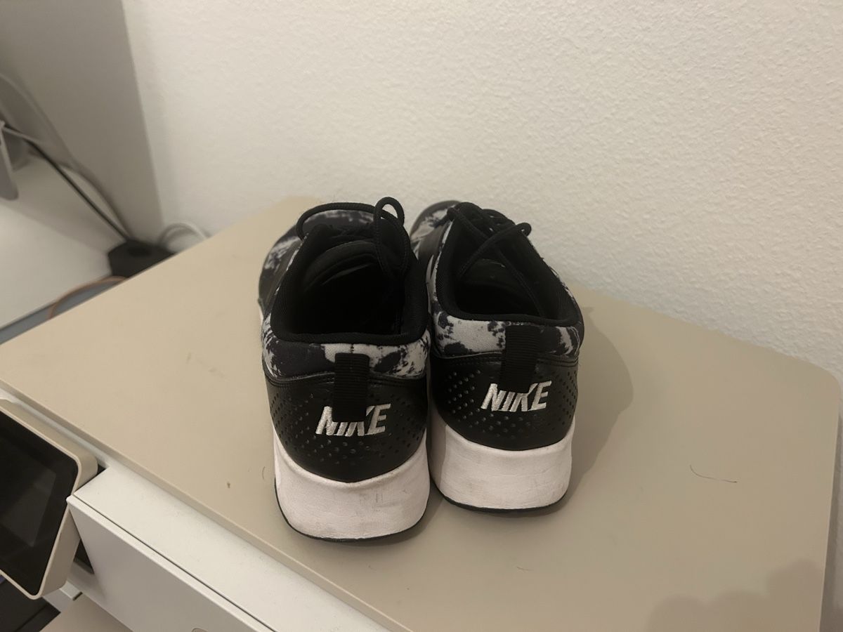 Nike Chaussures femmes: Nike Turnschuhe gr 40.5 – D'occasion à Allschwil par selake990673 1