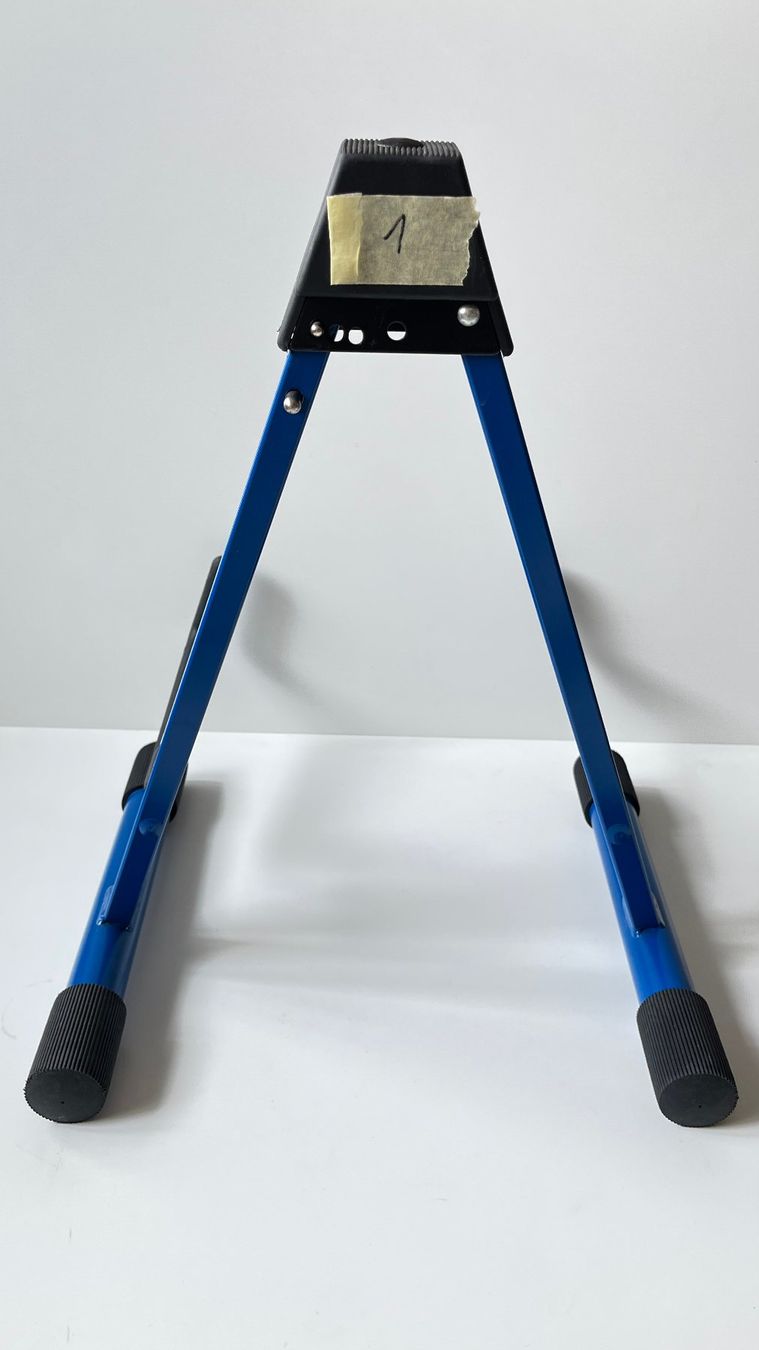 König & Meyer Supporti per strumenti musicali & leggii: K&M 17541 Acoustic Guitar Stand – Usato da Wauwil venduto da swissGadgets 2