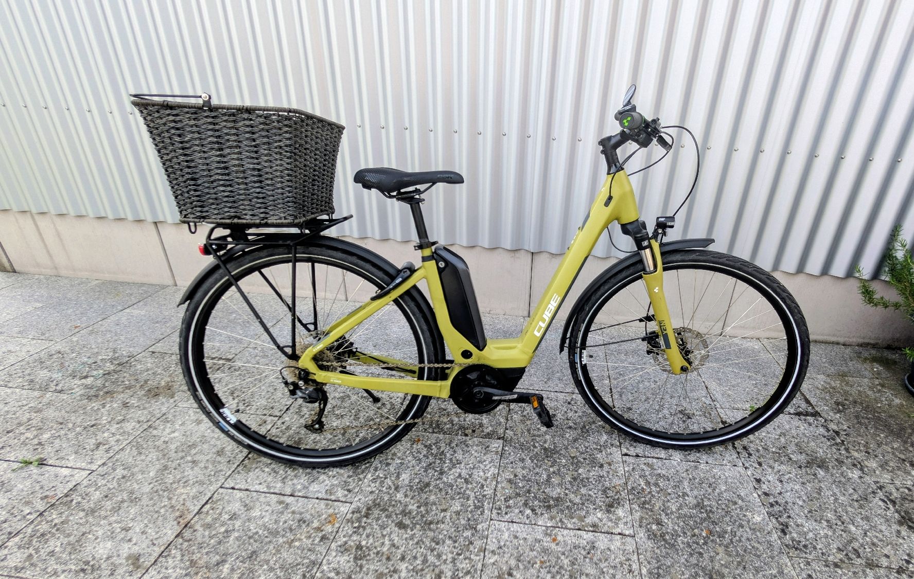 Cube Biciclette: Cube E-Bike Damen, Bosch Motor, mit Korb – Usato da Oberriet SG venduto da Bokost 1