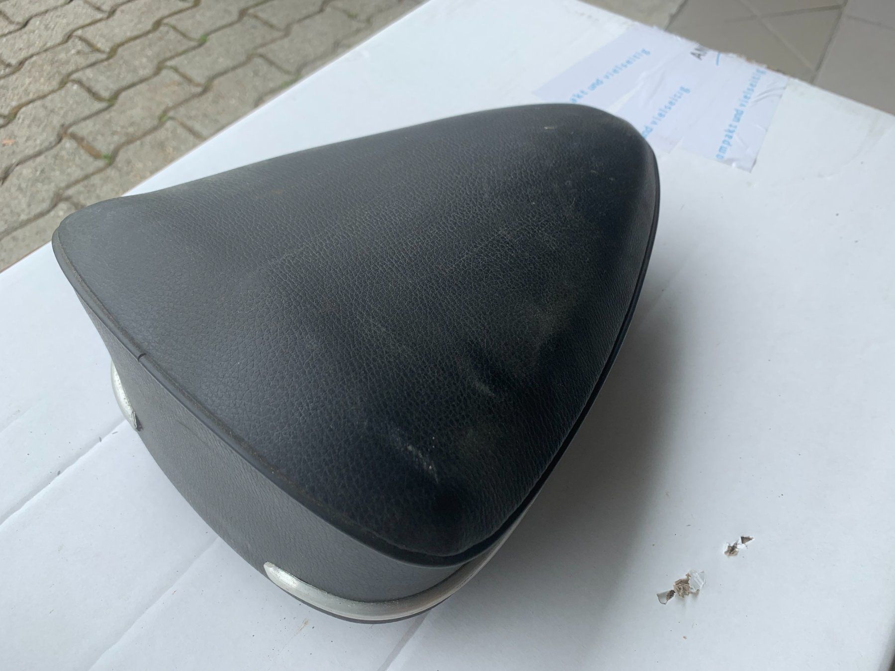Parti ricambio per ciclomotori: VENDO SELLA MOFA rIXE O sACHS NUOVA – Nuovo e nell'imballaggio originale da Cadro venduto da Tresoldi-Classic