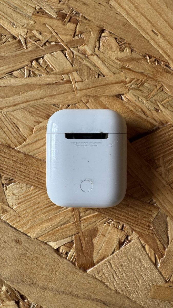 Apple Kopfhörer: AirPods 2ème génération – Defekt aus Les Bois von Ethanniry 1