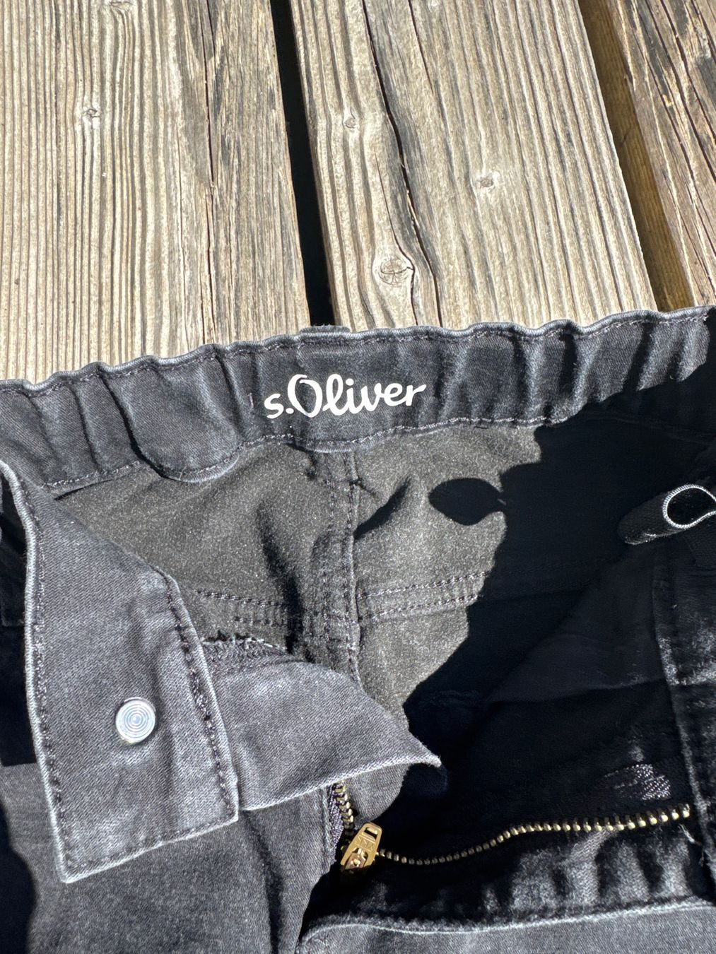 S.Oliver Jeans: schwarze s. Oliver Jeans unisex – Usato da Winkel venduto da berg_14 1