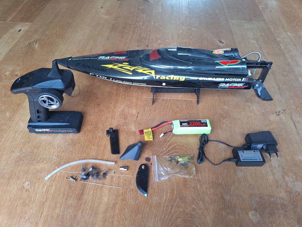 FT011 Ferngesteuertes RC Boot – Brushless, Bis 55 Km/h, 2,4 GHz, Wasserdicht, 65 Cm