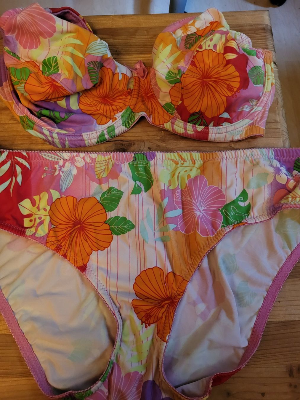Lotti di vestiti: Diverse Badesachen ca. 40/42 – Usato da Guggisberg venduto da Aegertenlehn 1
