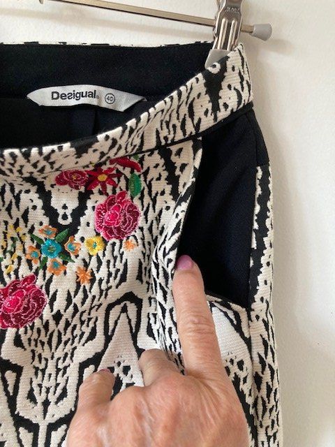 Desigual Gonne: Desigual Mini-Jupe – Usato da Rüti ZH venduto da Tredeschin 1