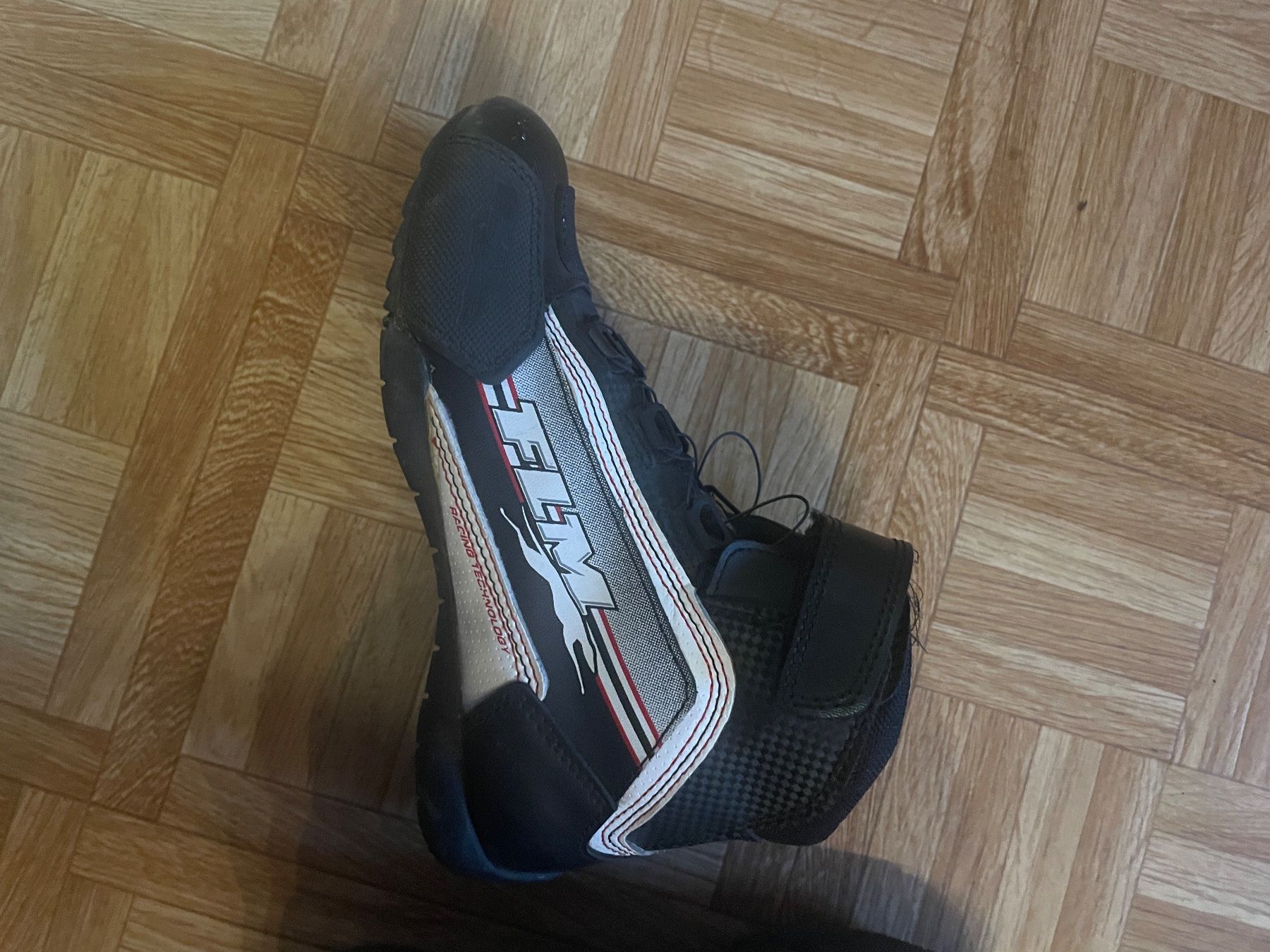 Herrenschuhe: Schwarze Motorradschuhe Grösse 38 – Gebraucht aus Grossdietwil von celineeeee 2