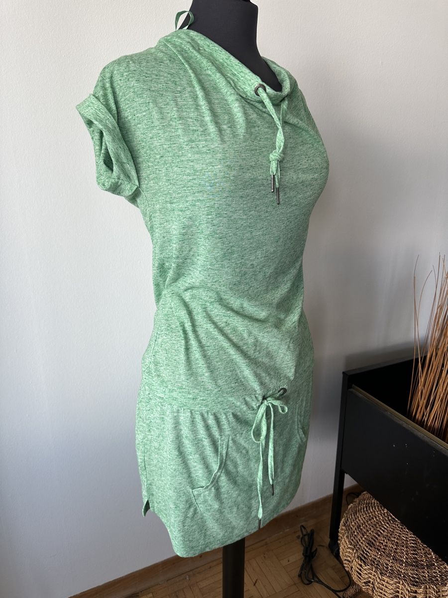 Kleider: Bench Kleid grün mit Kapuze und Drawstring – Gebraucht aus Wohlen AG von jes_9c79 3