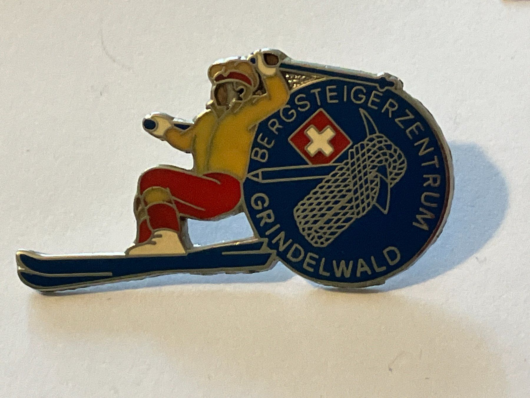 Plaketten & Abzeichen: 1 Pin Bergsteigerzentrum Grindelwald – Gebraucht aus Basel von djwwpp