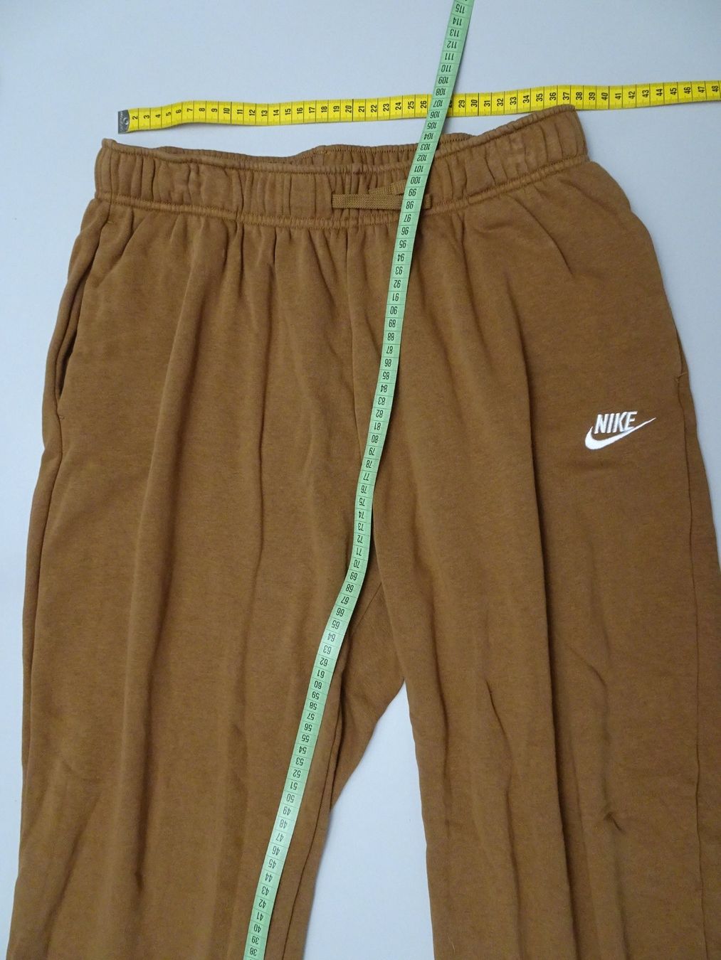 Nike Hosen: Nike Freizeithose Unisex – Gebraucht aus Muhen von  2