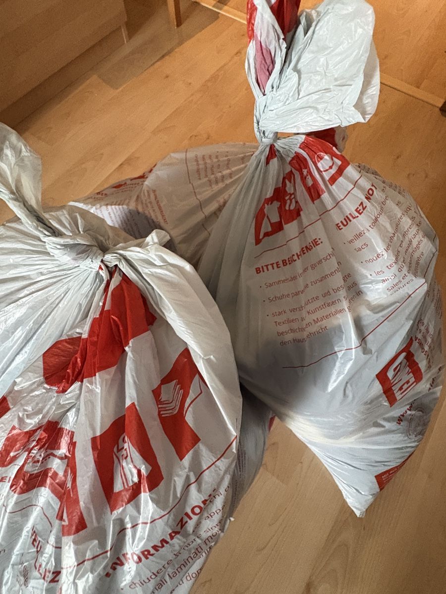 Lots de vêtements: 3 Säcke mit Kleidern – D'occasion à Rotkreuz par annacsks 2