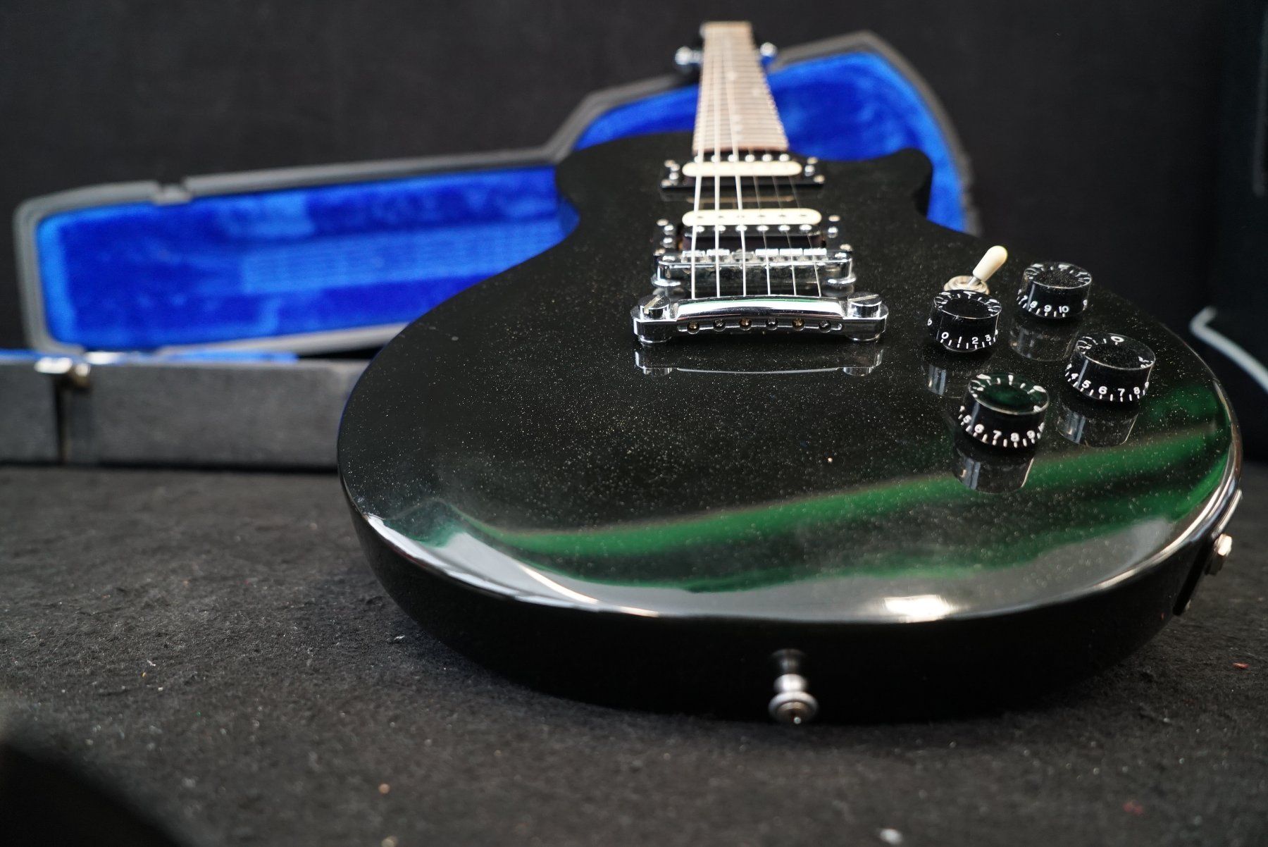 Strumenti musicali: Gibson Invader 80s inklusive original Gibsonkoffer – Usato da Ortschwaben venduto da Musictrade 1
