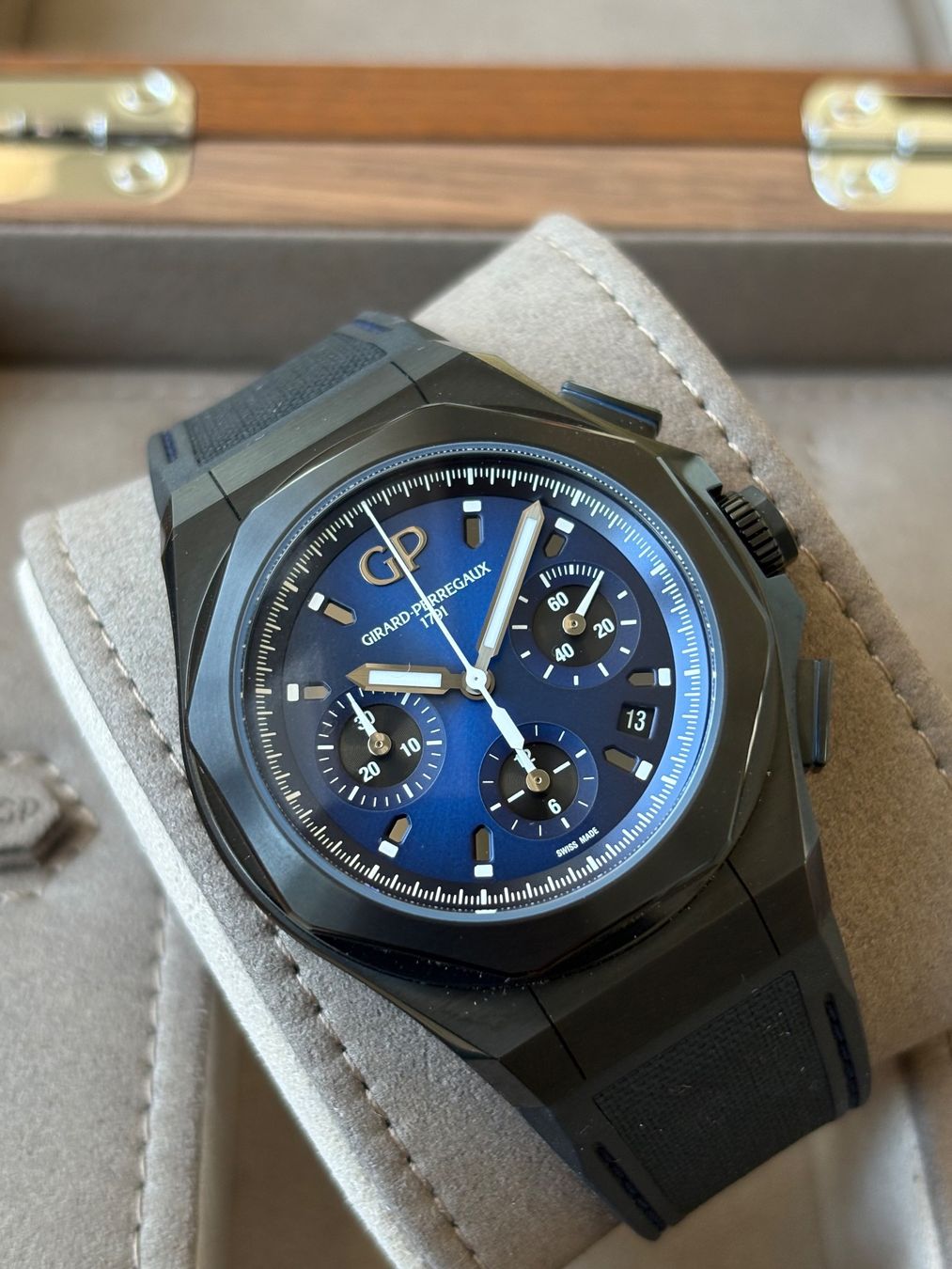 Girard-Perregaux Orologi: Girard Perregaux Laureato Absolute Chronograph Fullset – Usato da Birsfelden venduto da Mynos