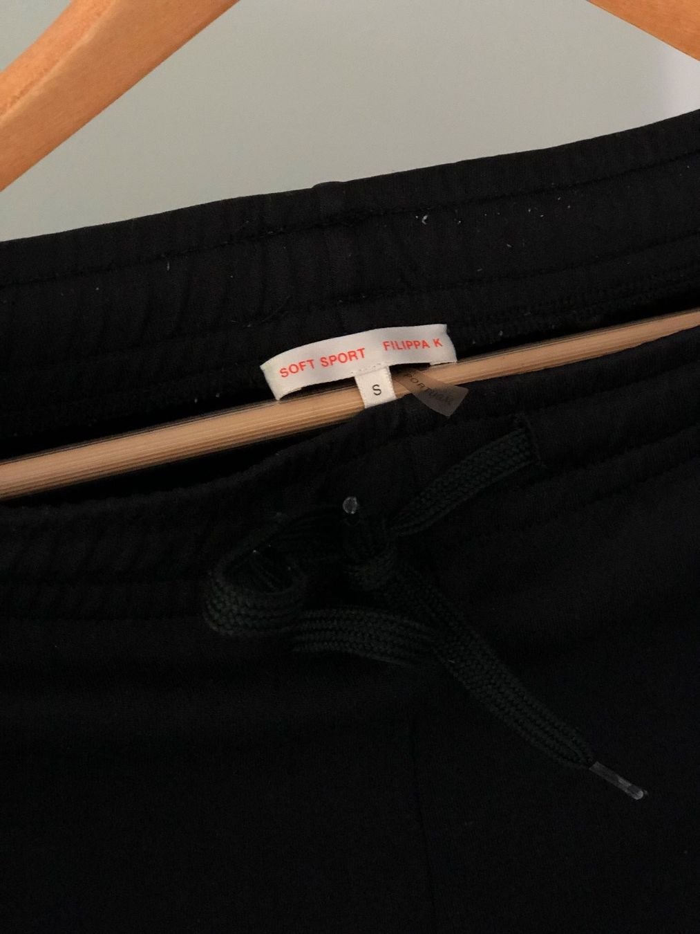 Hosen: Filippa K Soft Sport Hose, Gr. S. – Gebraucht aus Unterägeri von Lerchemeerenge 1