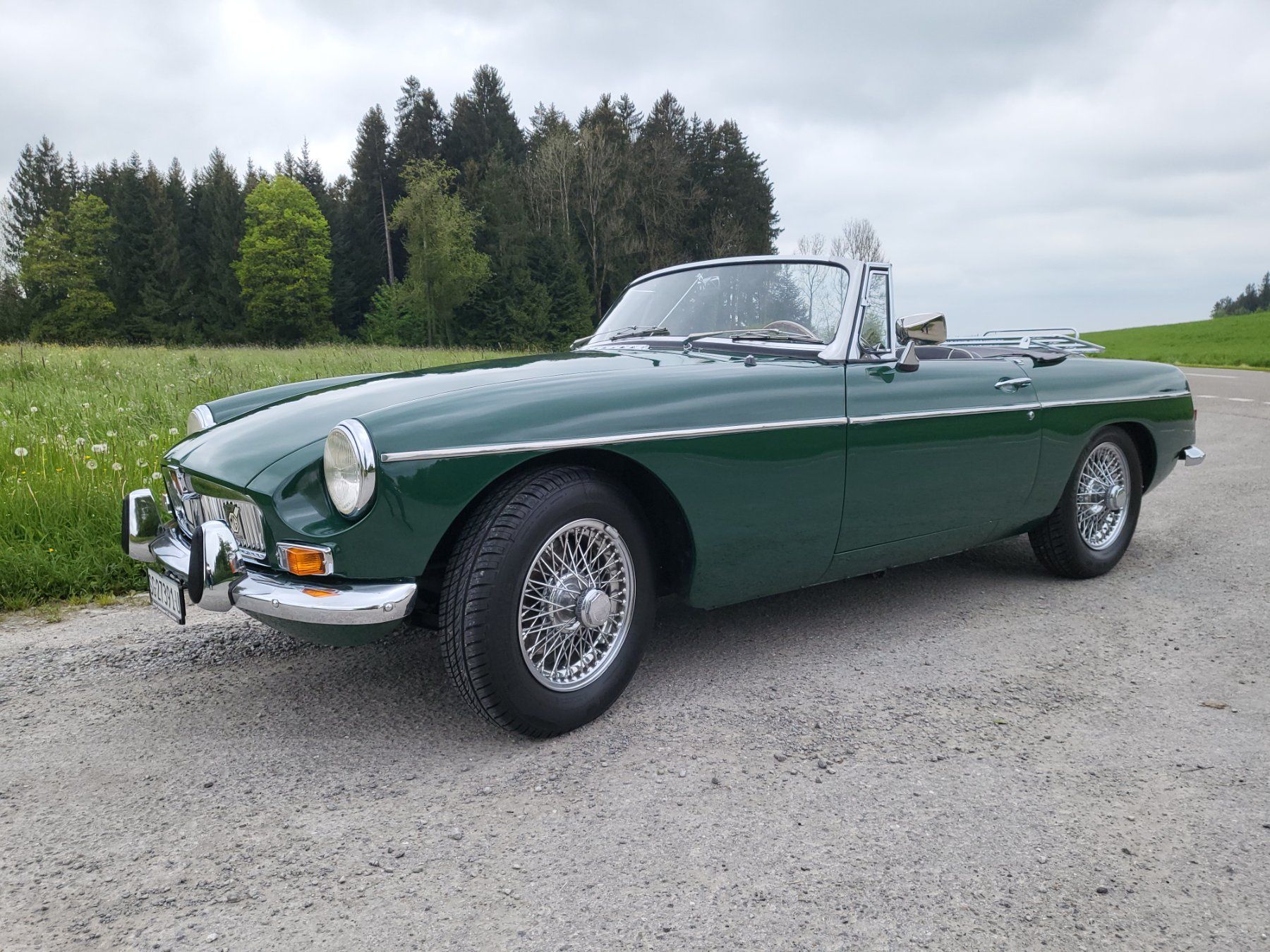 MG Automobili: MG B Cabriolet - Veteranenstatus – Usato da St. Gallen venduto da Skydive0 1