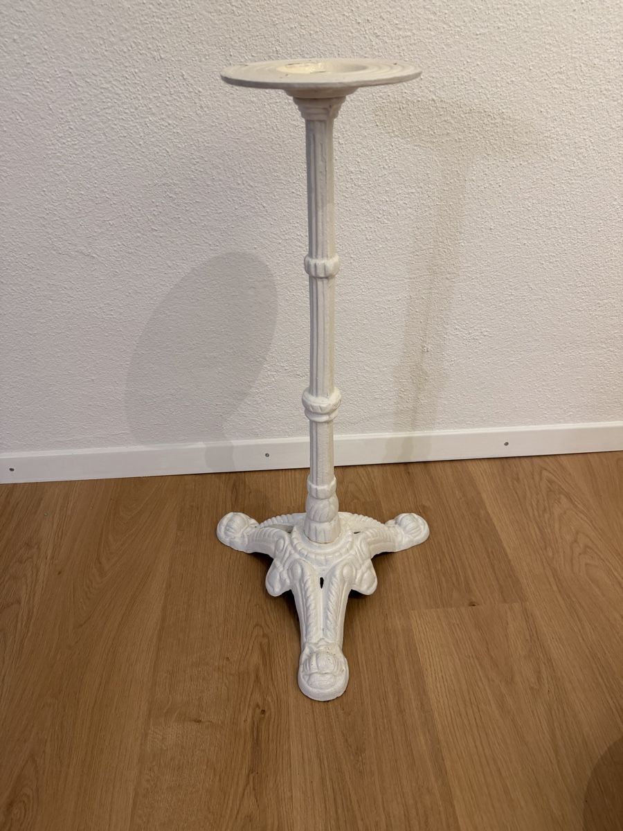 Sonstiges Mobiliar: Tischfuss Eisenguss weiss – Gebraucht aus Gunten von starfish3 3