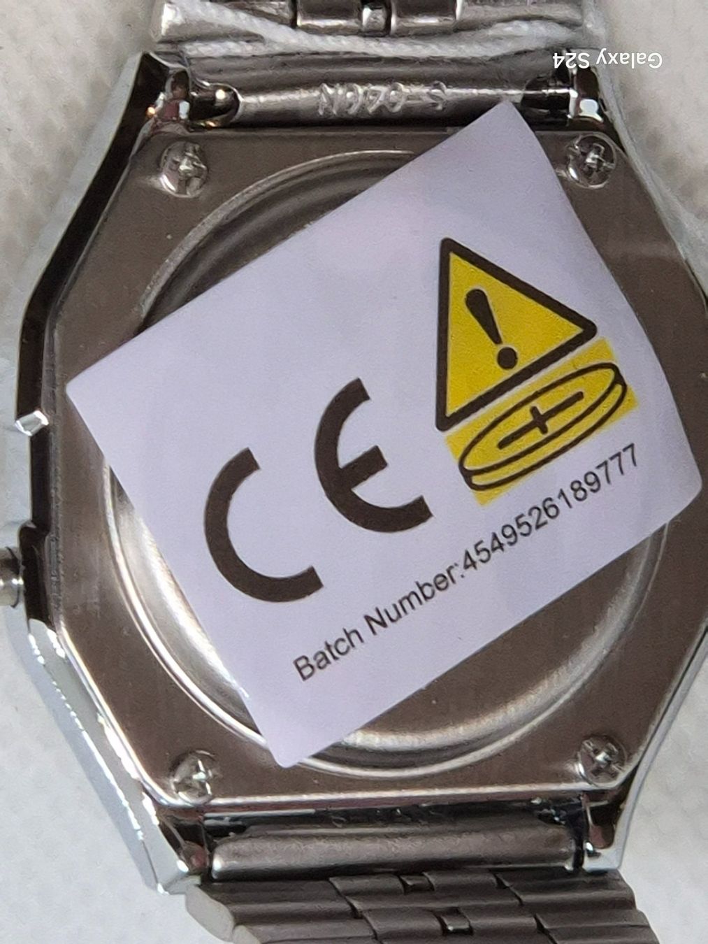 Casio Montres: Casio A168W Uhr, neu mit Originalverpackung – Neuf avec emballage d'origine à Losone par bal_gfp6 6