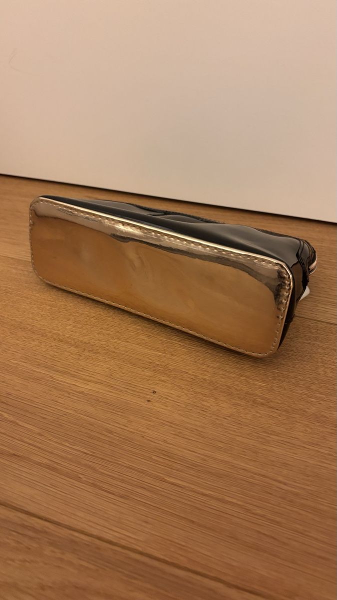 Custodie per cosmetici: Ted Baker Kosmetiktasche Lack Optik mit Schleife, Schwar – Usato da Wattwil venduto da take.that 5