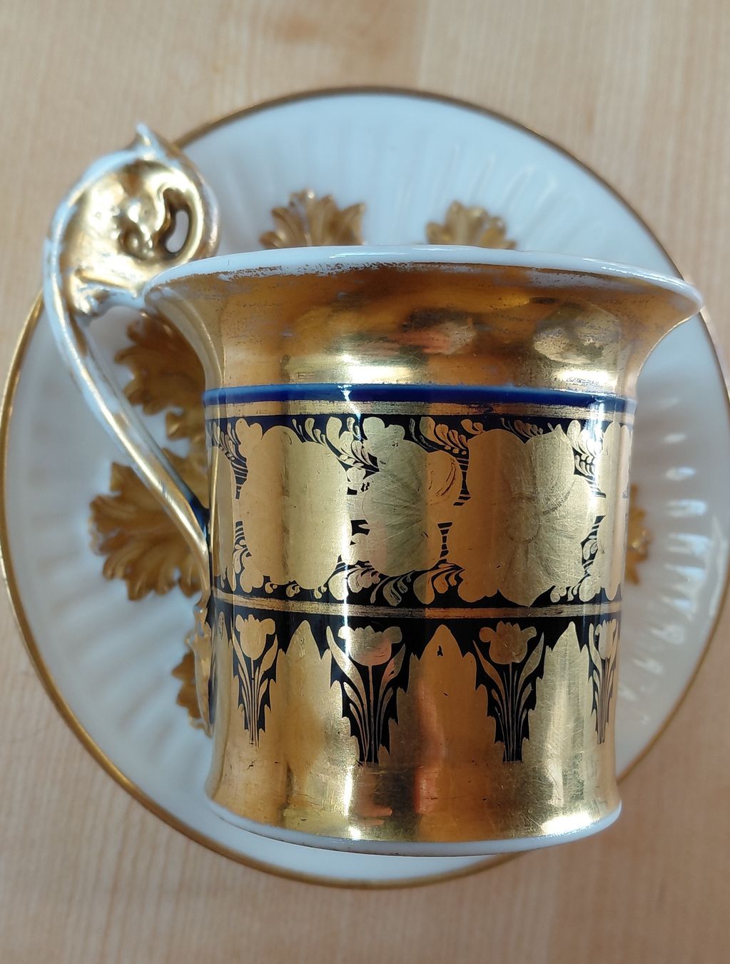 Tassen: Antike Tesse mit edlem Golddekor, 1840/50 – Gebraucht aus Trogen von Limboo 3